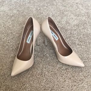 LAST CALL Worn twice Steve Madden nude stilettos
